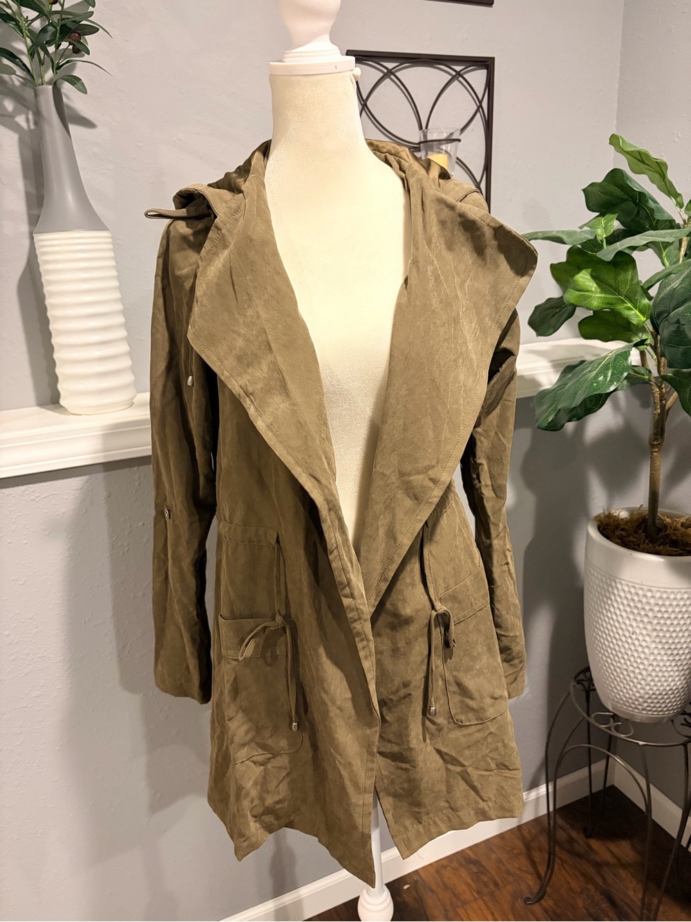 BE COOL Hooded Lightweight Trench Coat in Olive